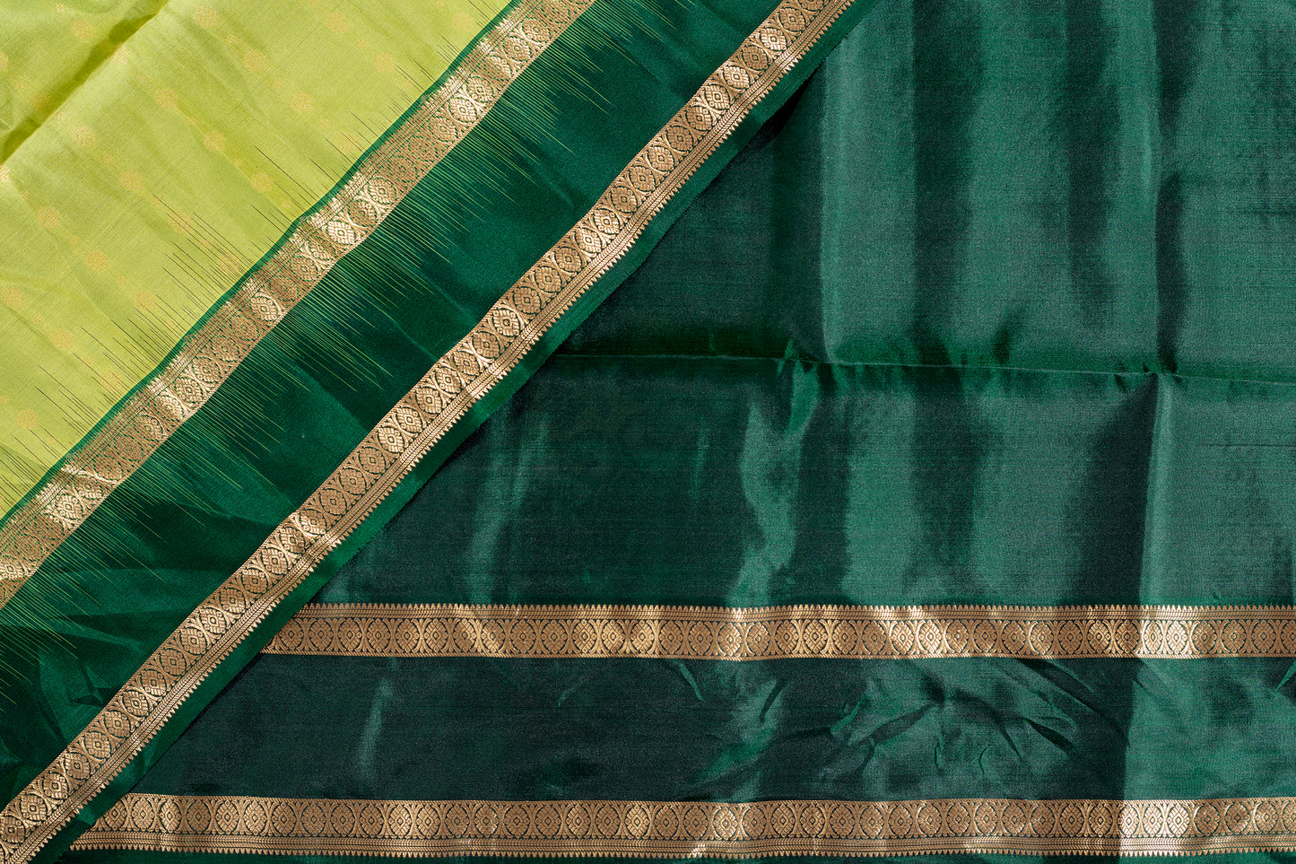 Rajatamaya - Lightweight silk saree