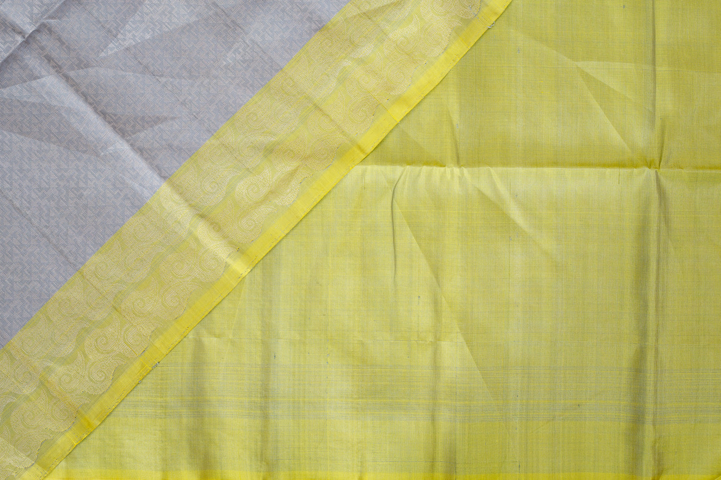 Amravathi - Lightweight silk saree
