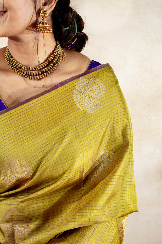 Madhuvanthi - Lightweight Silk Saree
