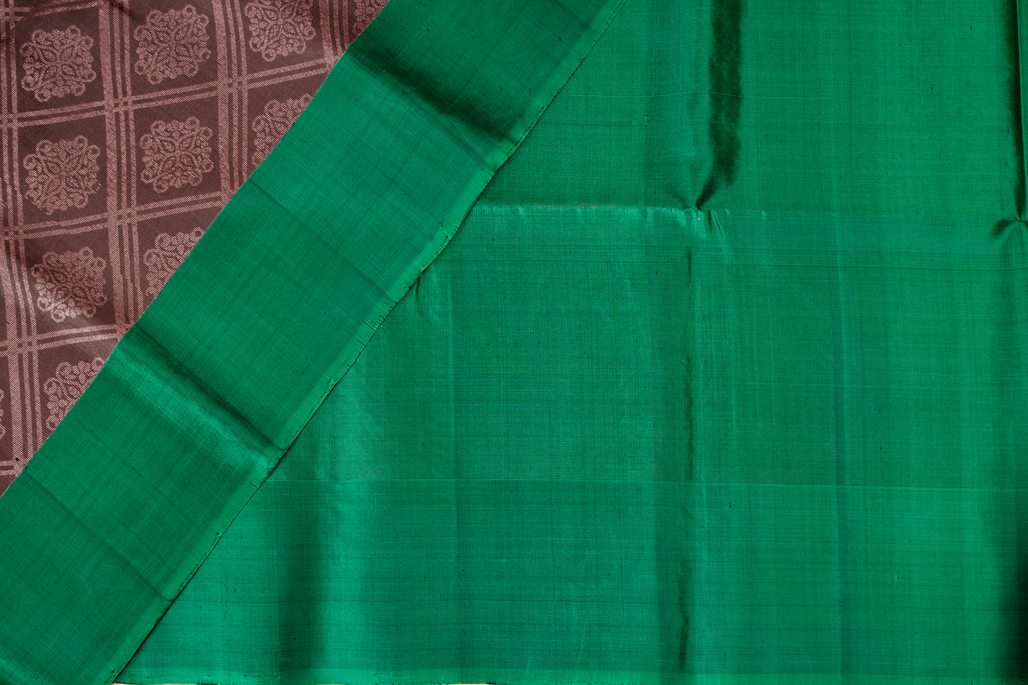 Yashoda - Lightweight silk saree