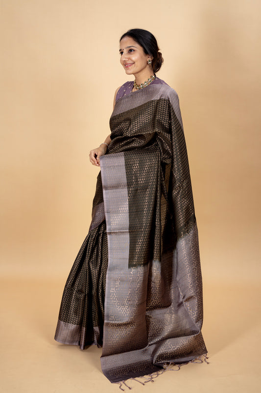 Hamsini - Lightweight silk saree