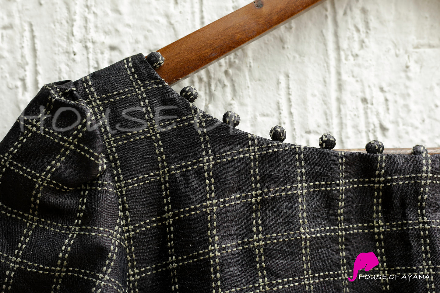 Retro Checks: Kanta Tussar in Black