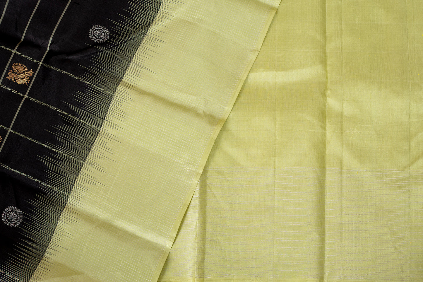 Karmegha - Lightweight silk saree