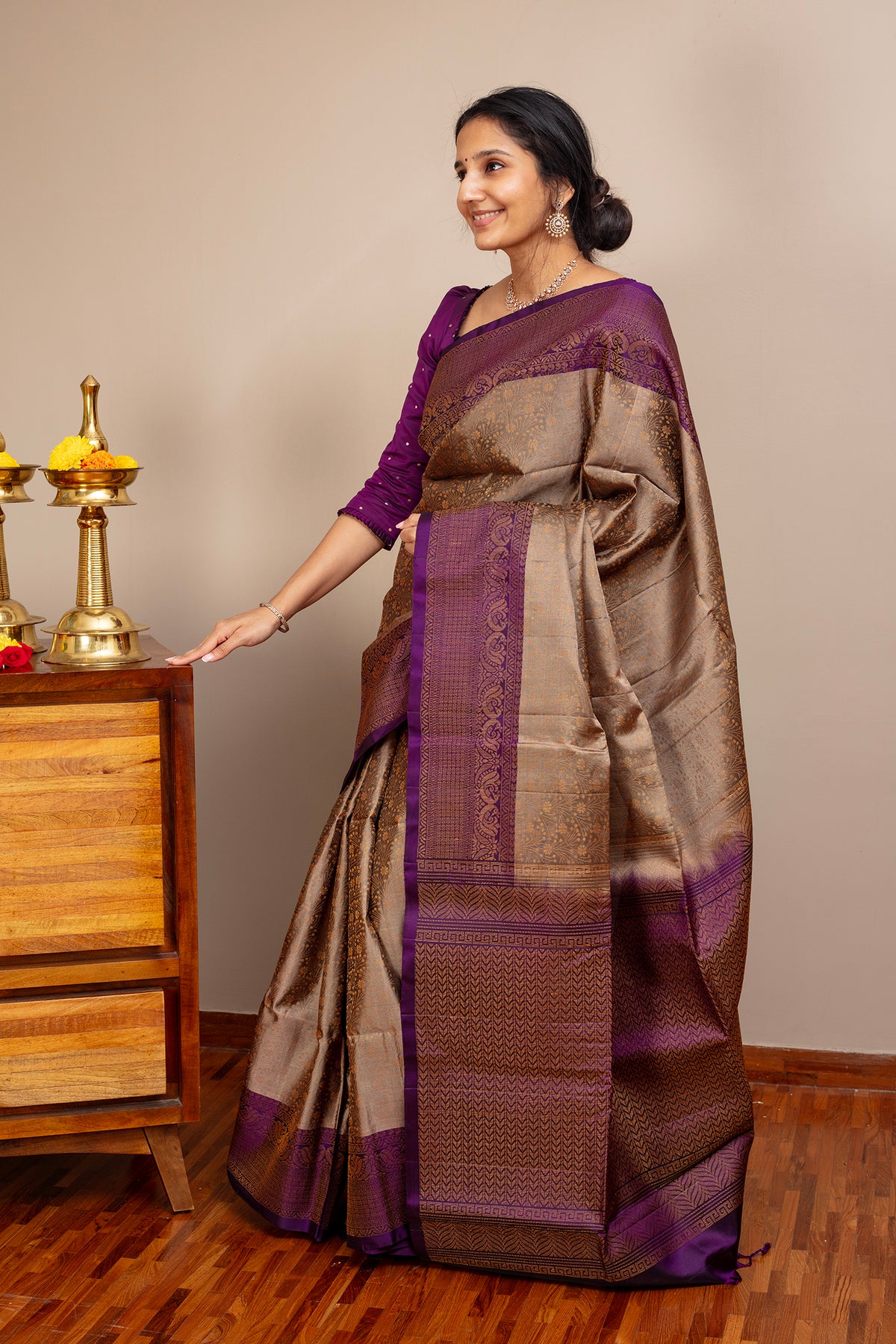 Raajneeti - Lightweight silk saree