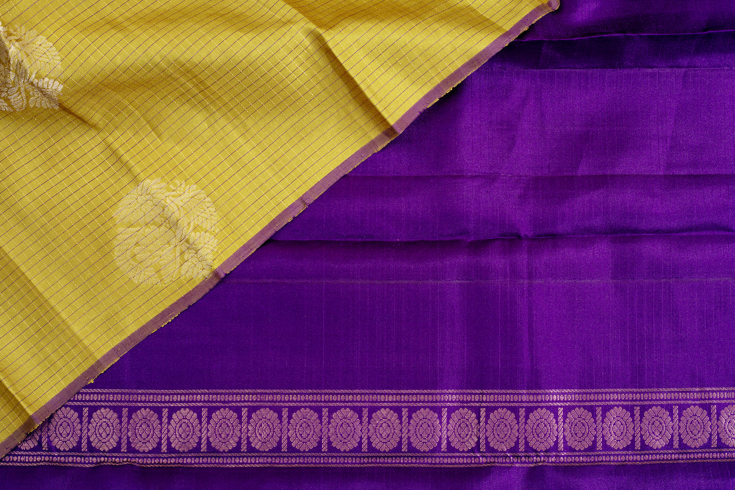 Madhuvanthi - Lightweight Silk Saree