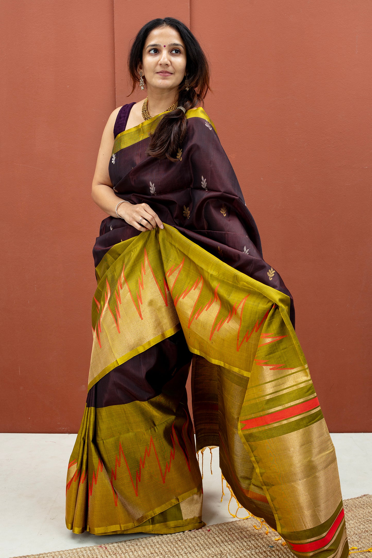 Raajneeti - Lightweight silk saree