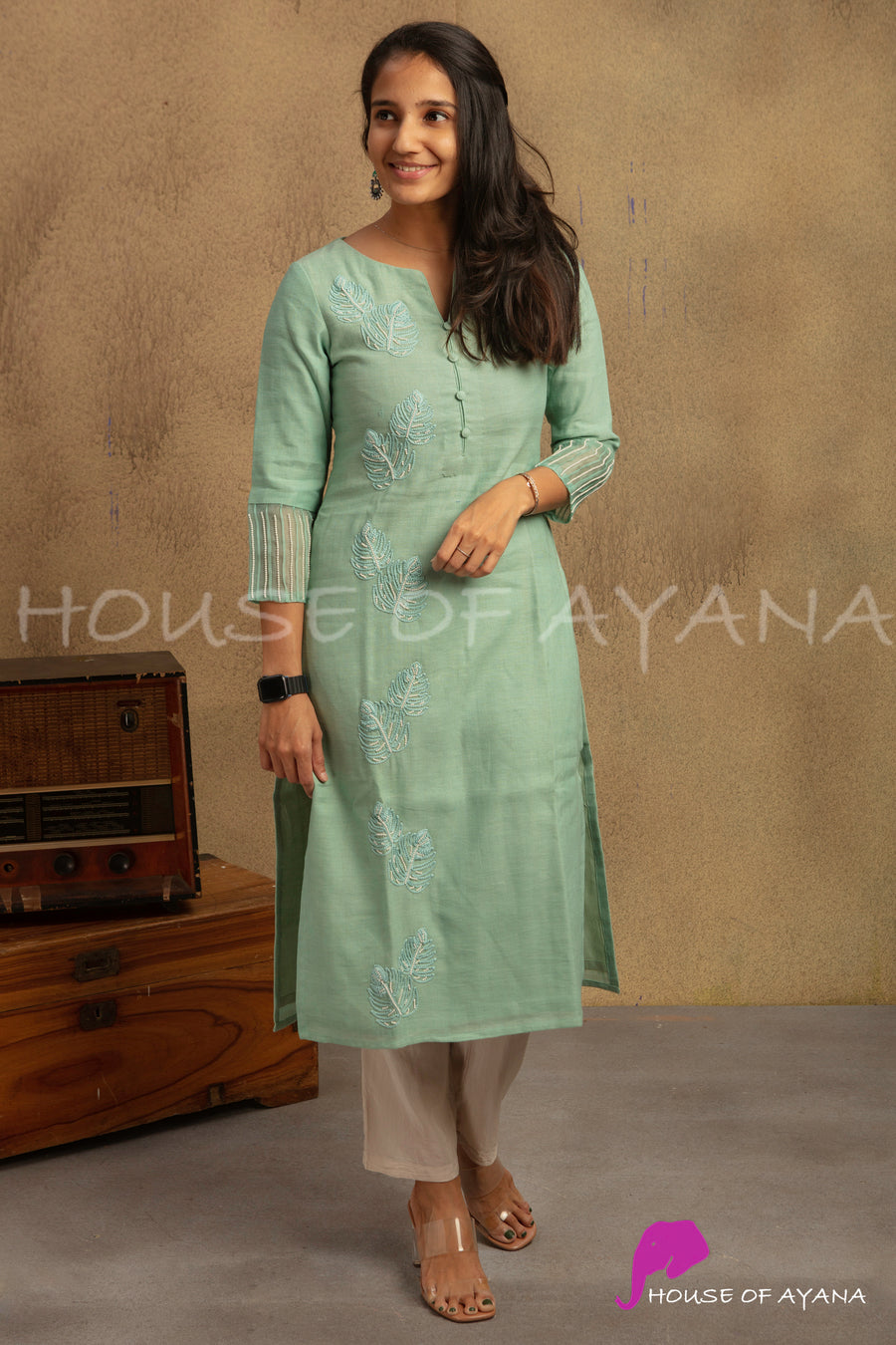 Sea Clover Embroidered Linen Kurti